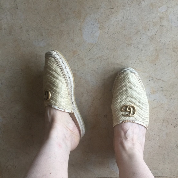 Gucci Shoes - Host Pick❤️GUCCI GG LOGO ESPADRILLE SLIDE